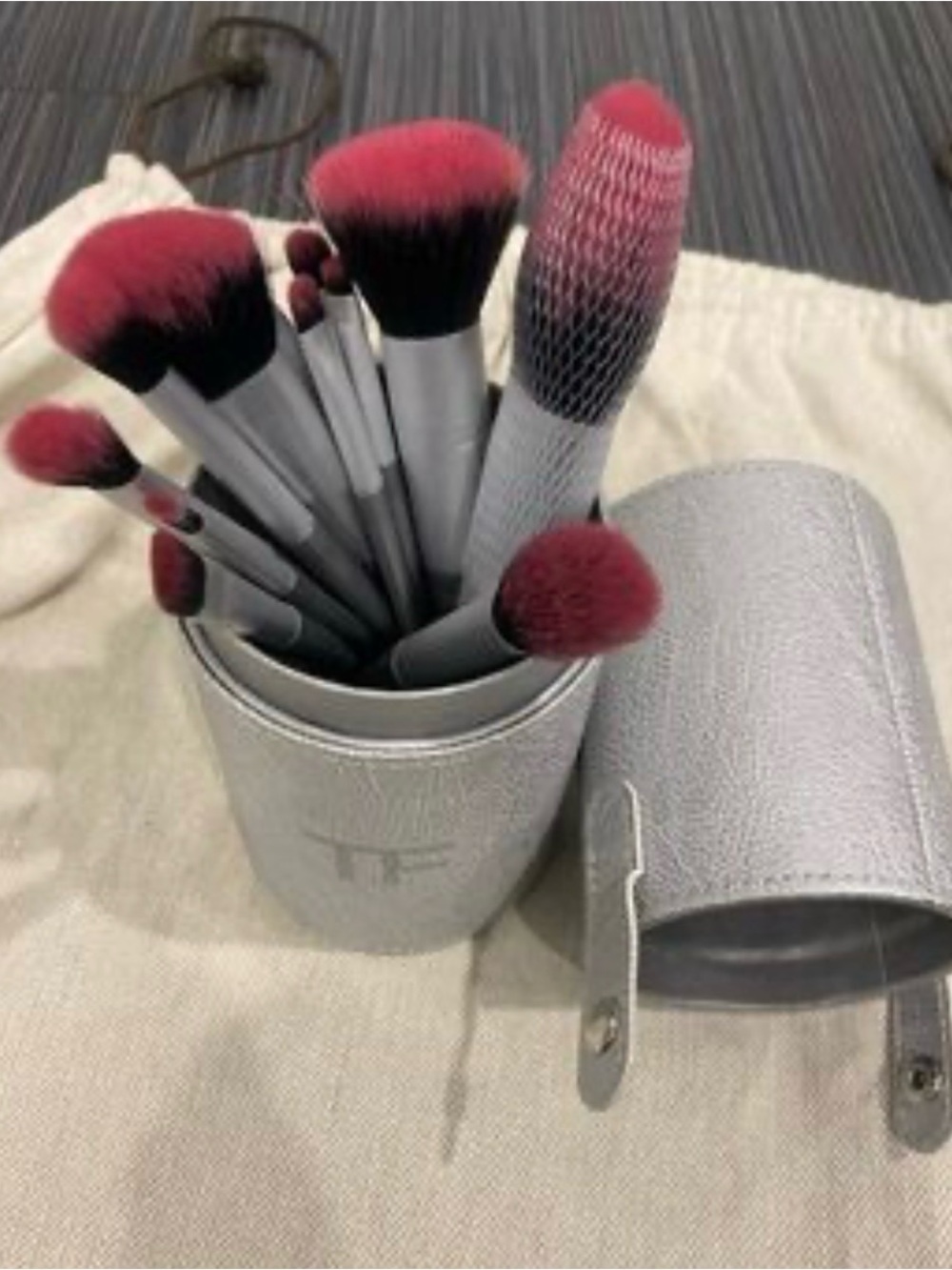 Like TF Synthetic Fiber Makeup Brush Set Gray/Pink w/ Carrying Case